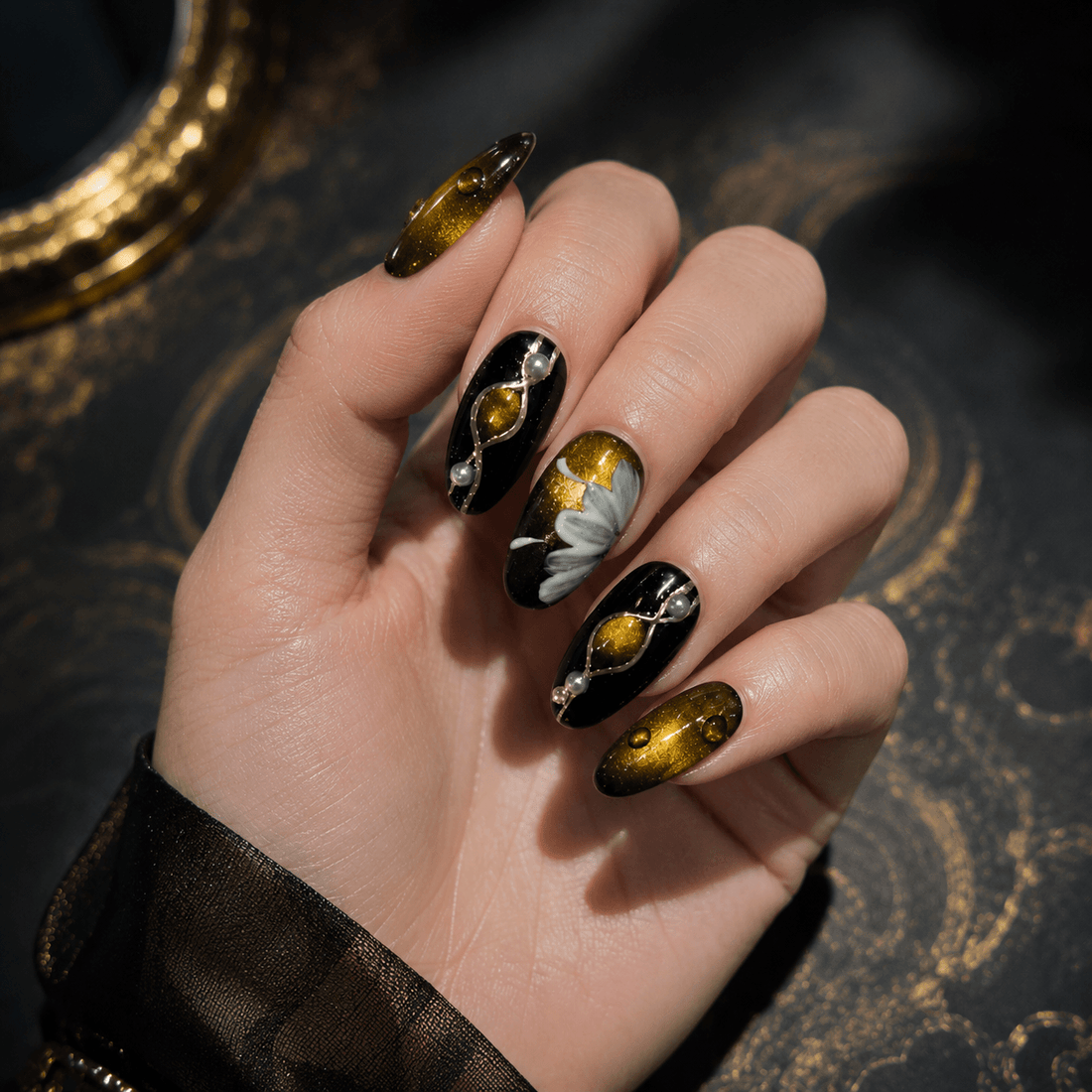 Golden Eclipse｜Handcrafted Luxury Press-On Nails